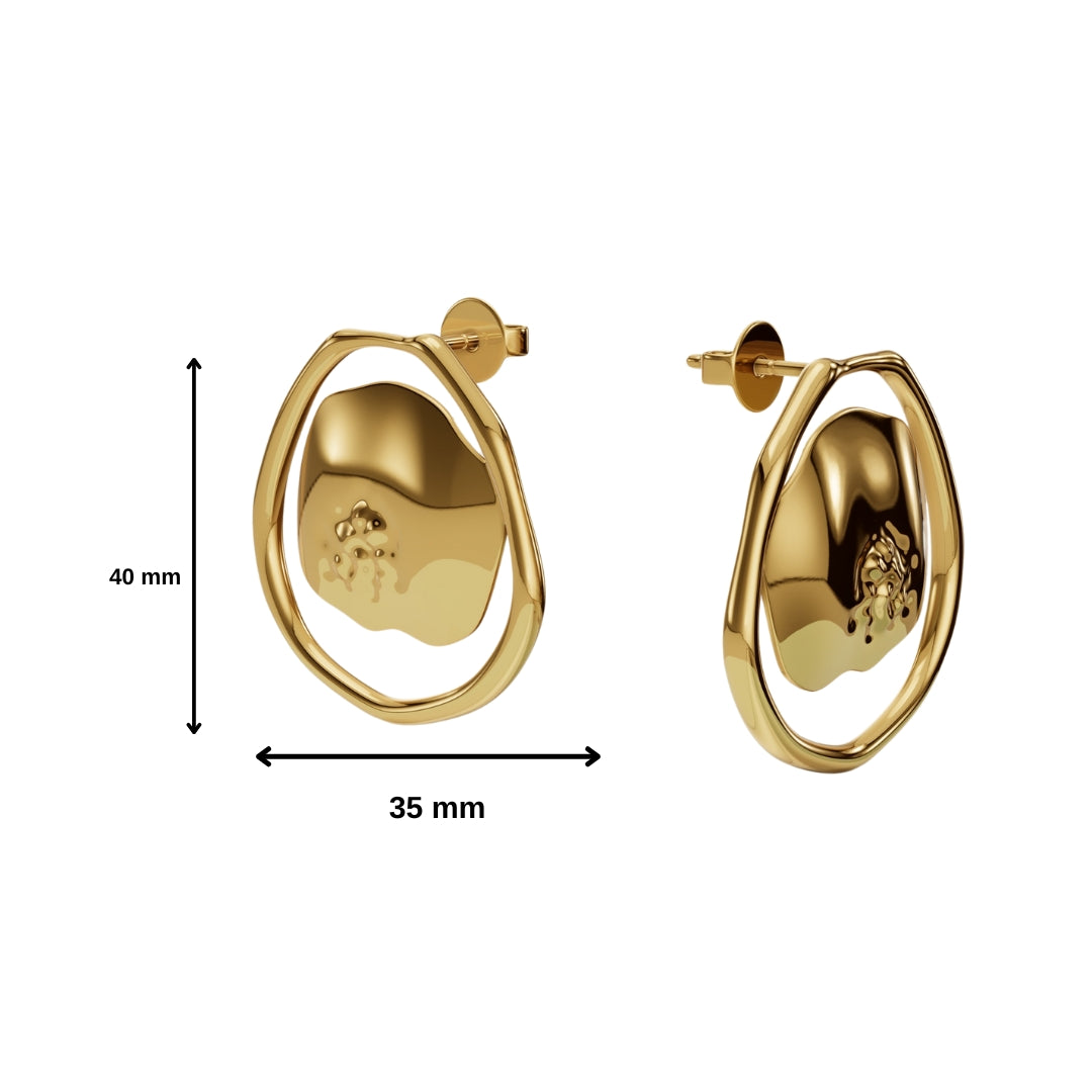 Siddhi Karwa In Molten Shield Earring