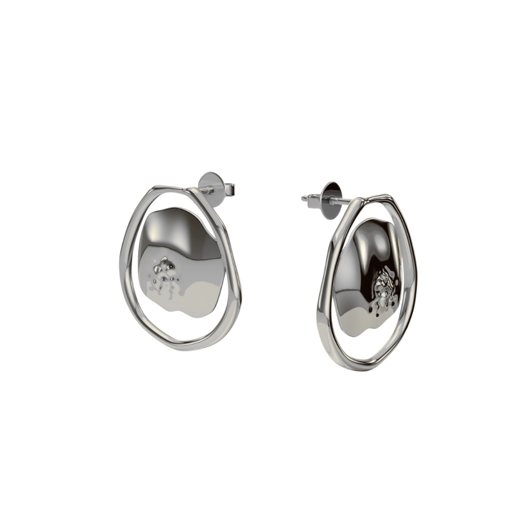 Siddhi Karwa In Molten Shield Earring