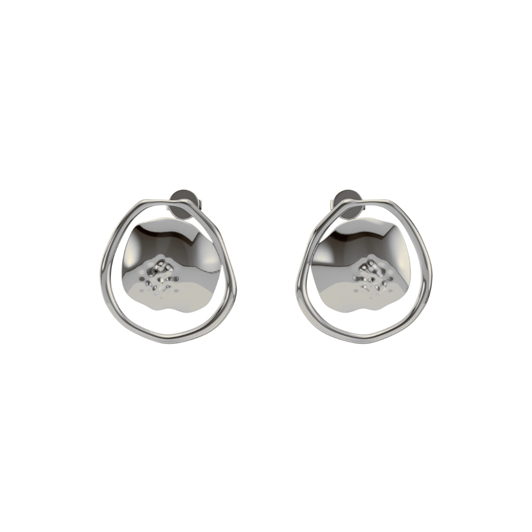 Siddhi Karwa In Molten Shield Earring