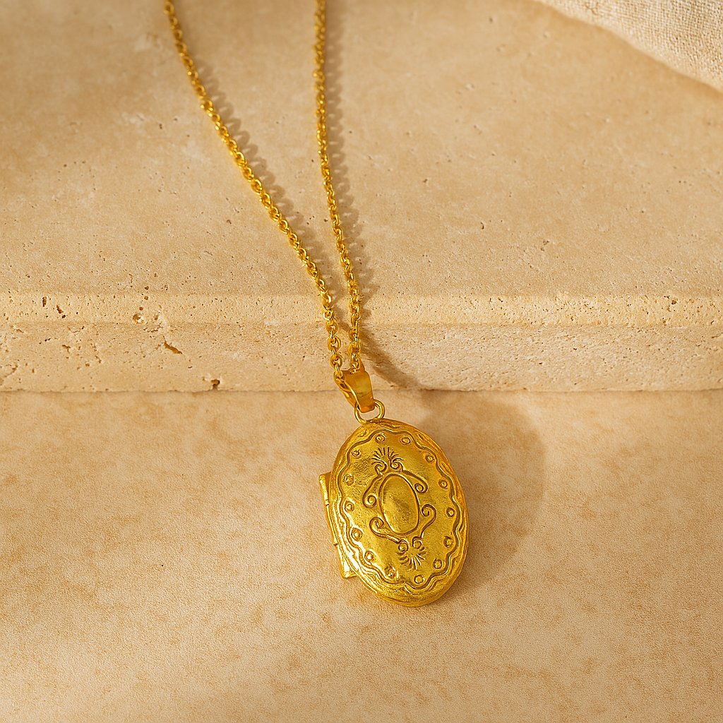 Hafisa Picture Locket Necklace