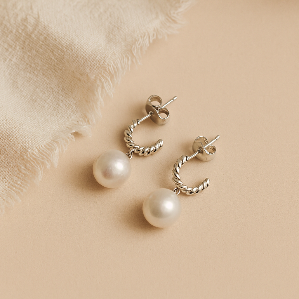 Perle Huggie Hoops