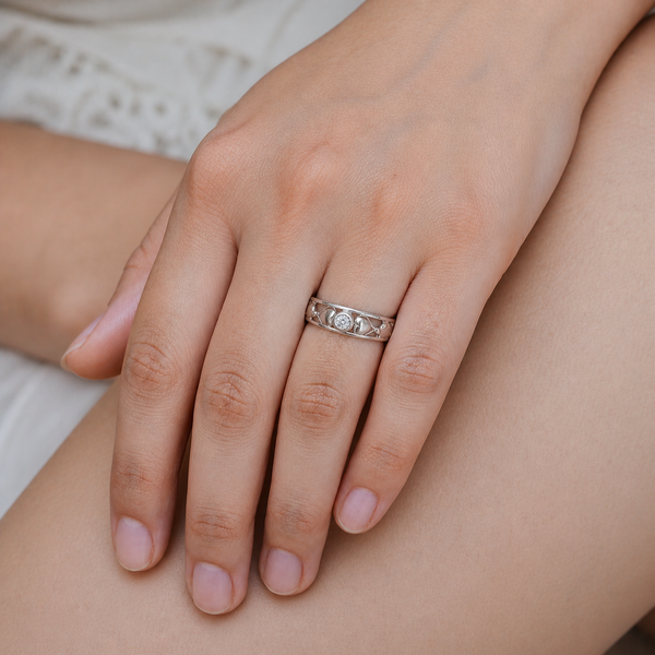 Luna Heart Band Ring