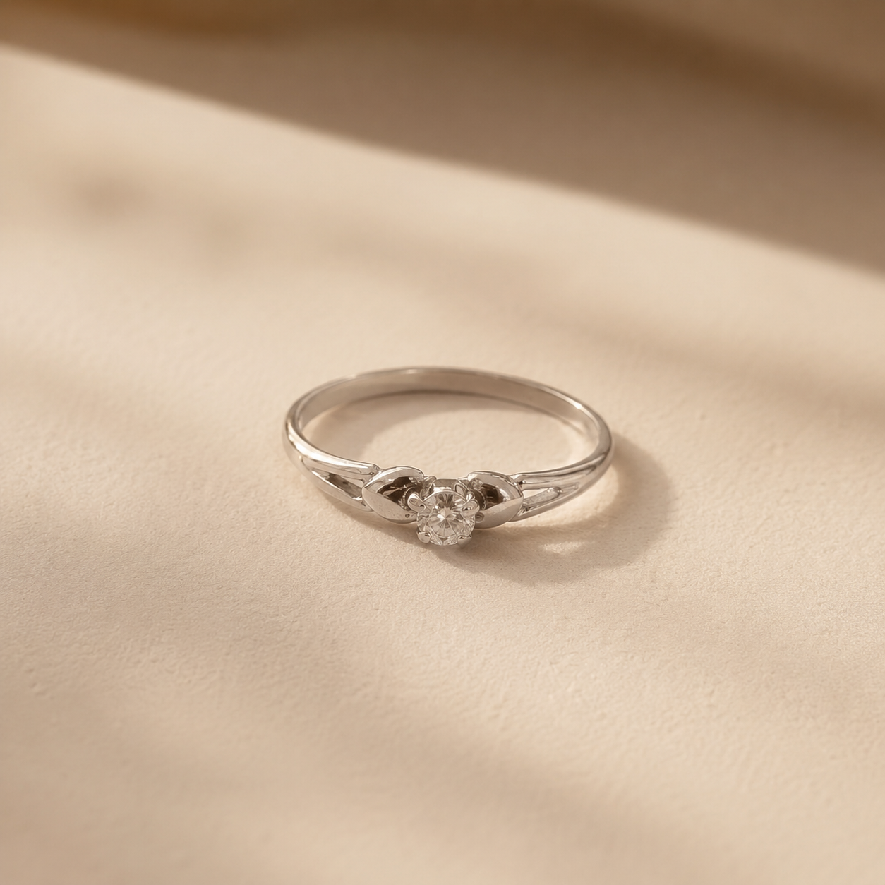 Eterna Knot Solitaire Ring