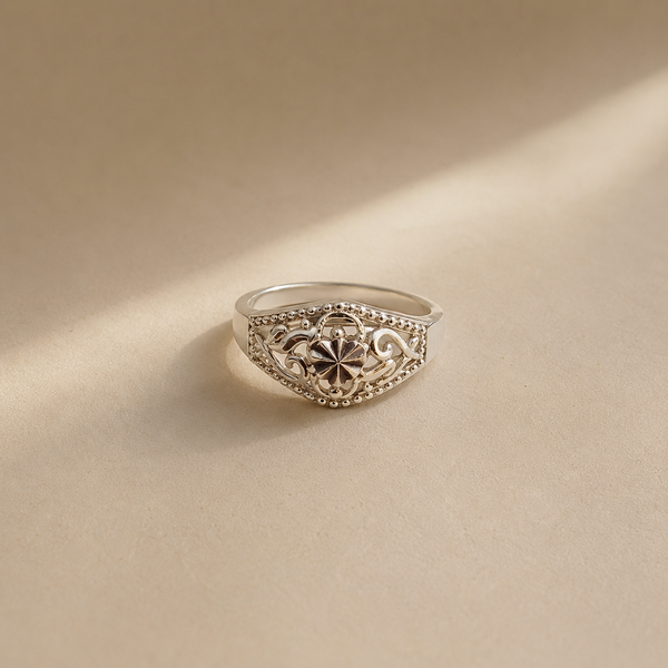 Vintage Clover Signet Ring