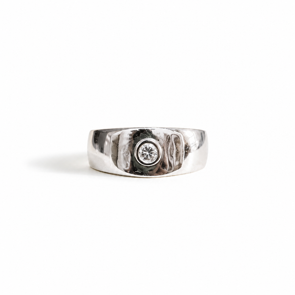 Luna Signet Ring