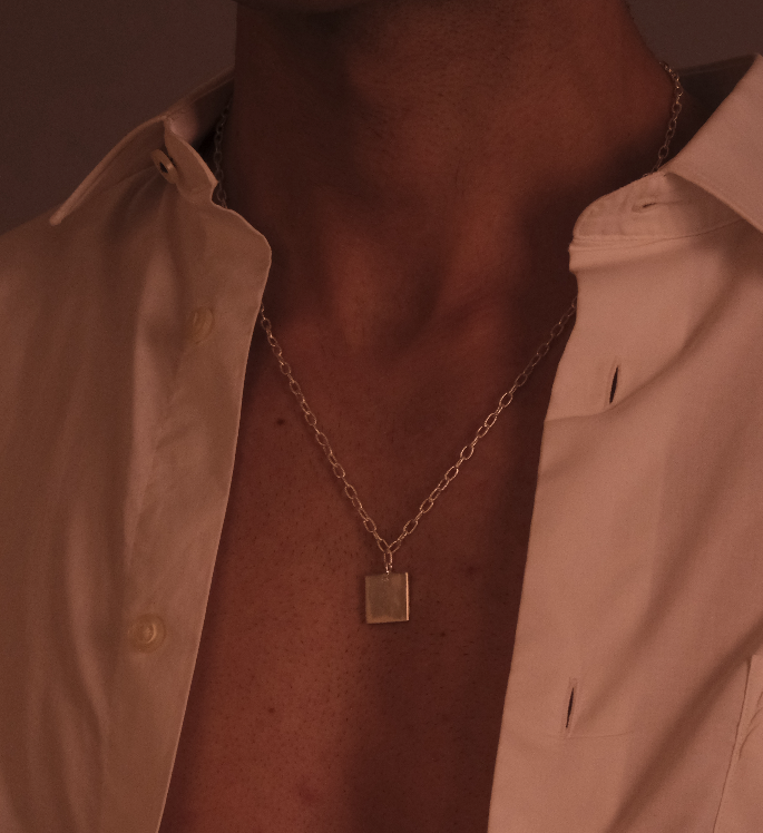 Malaika Arora In Engraved Square Bar Necklace