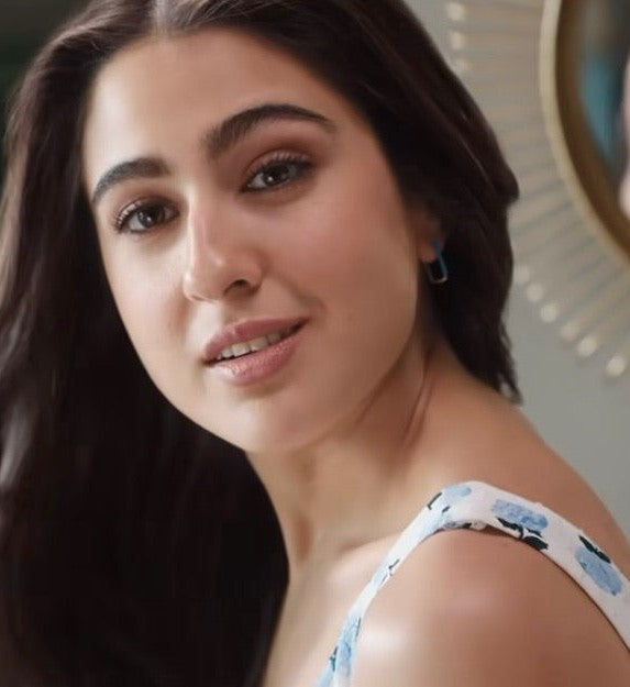 Sara Ali Khan In Enamel Long Bar Hoops