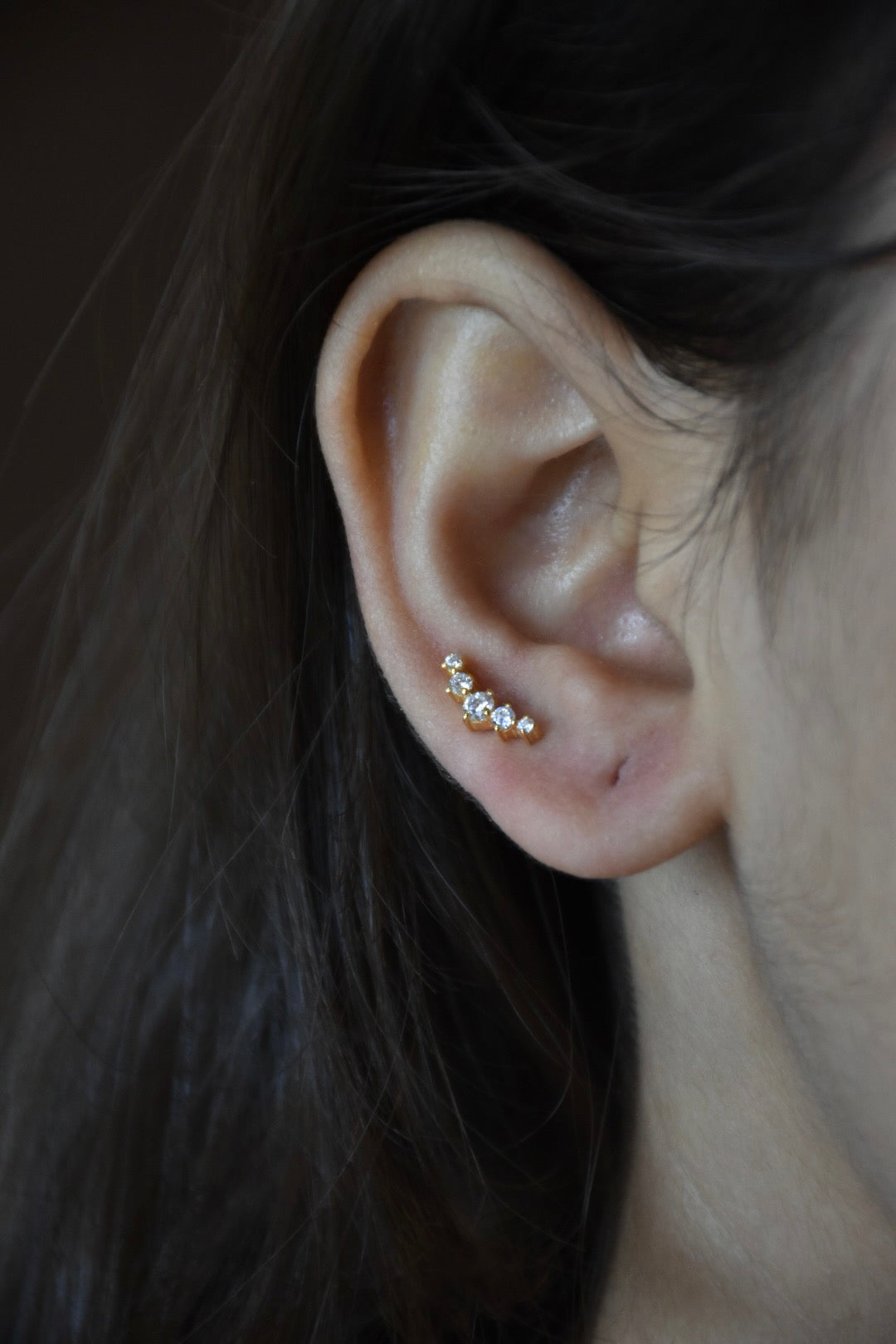Curved Lined Diamond Stud