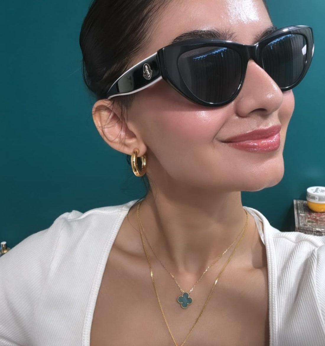 Anushka Sen In Kiyo Hoops