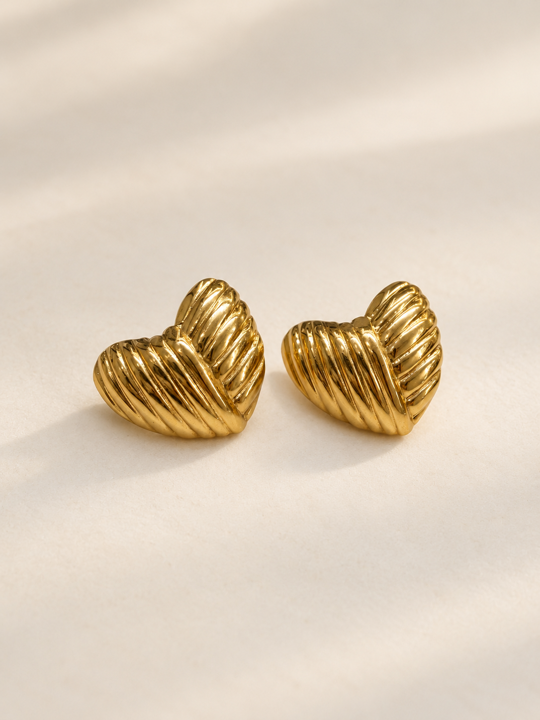 Ribbed Heart Earring