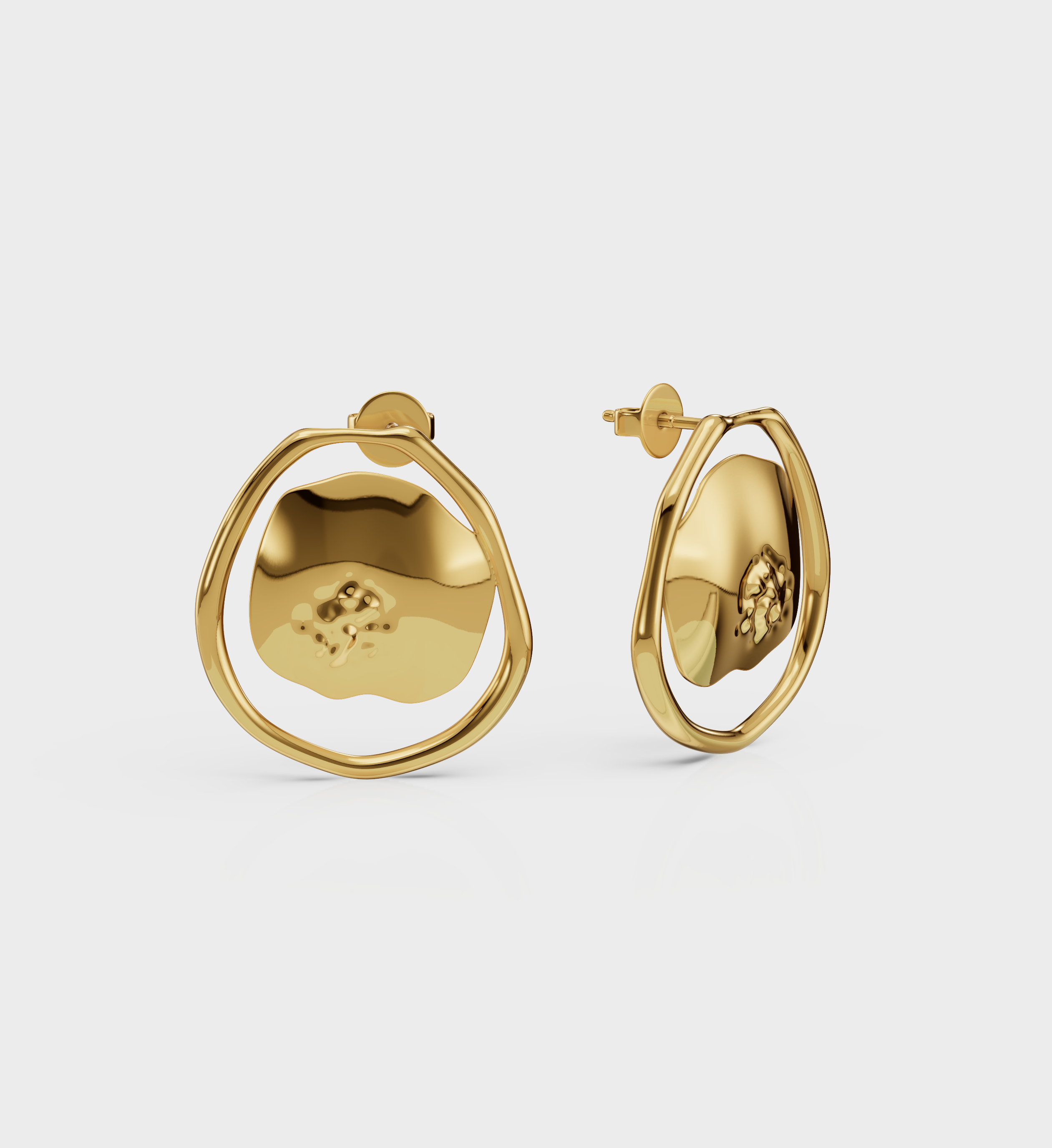 Siddhi Karwa In Molten Shield Earring