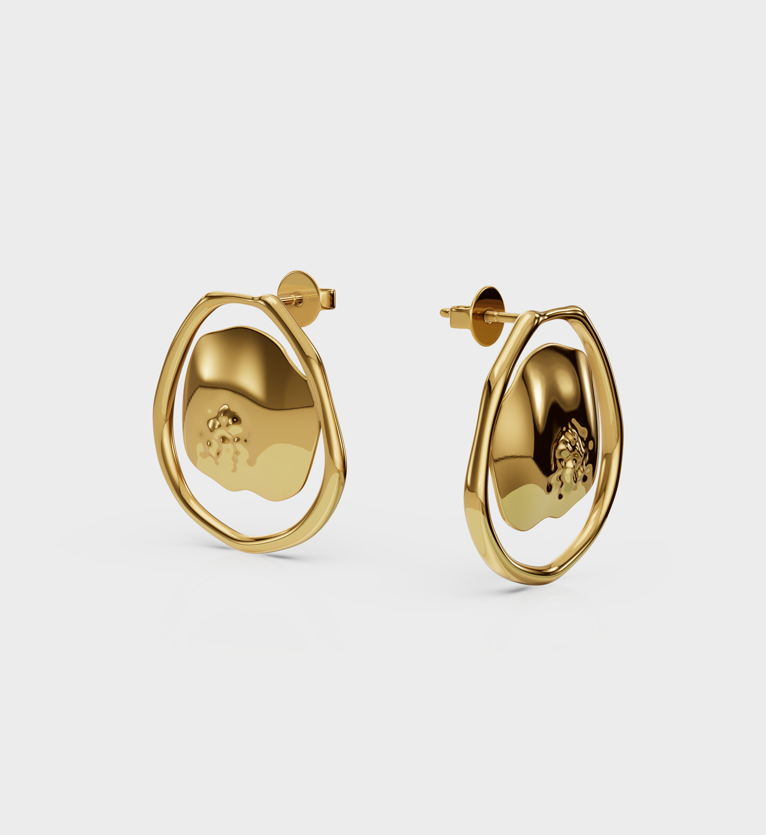 Siddhi Karwa In Molten Shield Earring