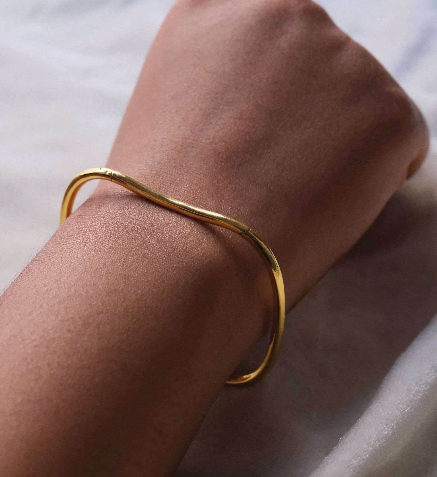 Cosset Bangle-Bracelets-Anushka Jain Jewellery