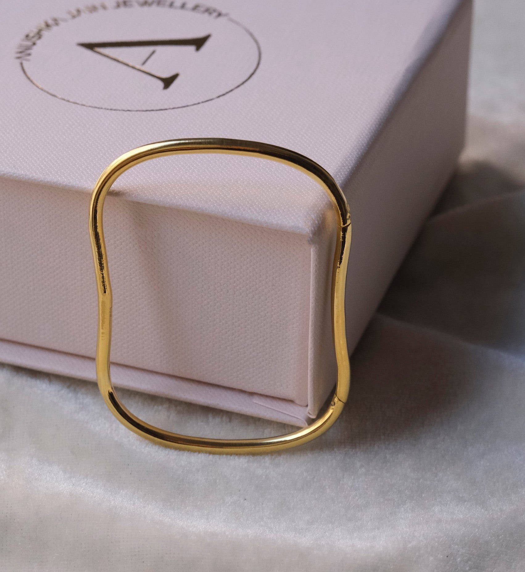 Cosset Bangle-Bracelets-Anushka Jain Jewellery