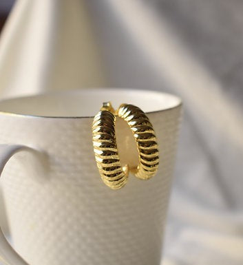 Tina Dutta in Lined Mound Hoops
