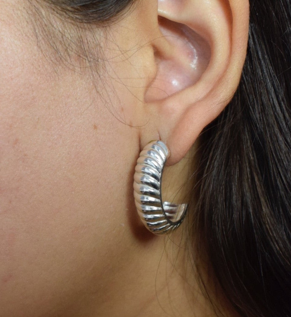 Tina Dutta in Lined Mound Hoops