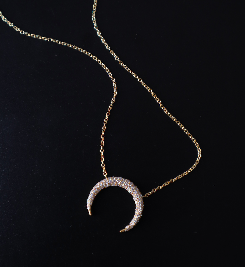 Horseshoe Diamond Necklace-Pendants-Anushka Jain Jewellery