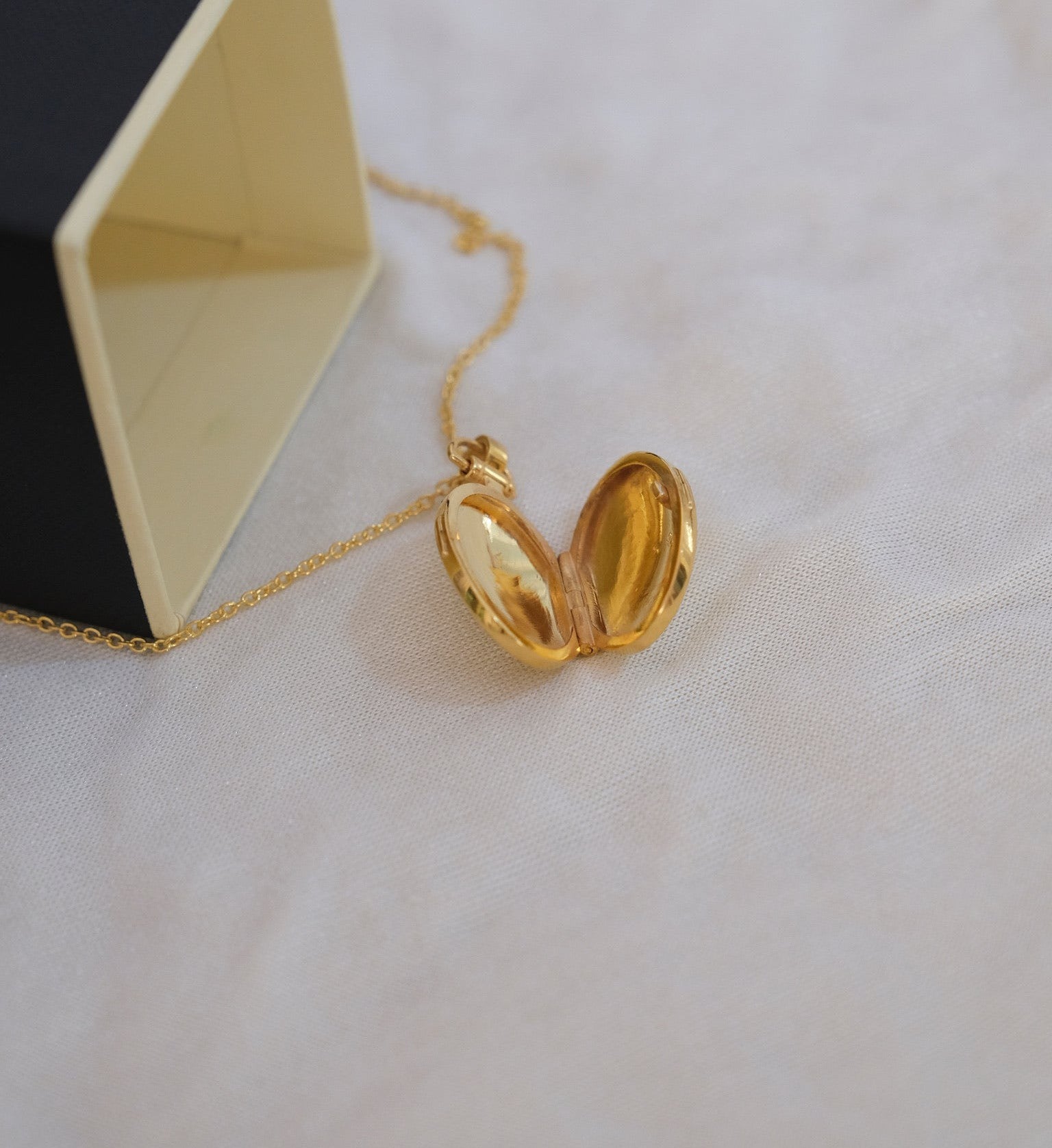 Twinkle Star Locket Necklace-Lockets-Anushka Jain Jewellery