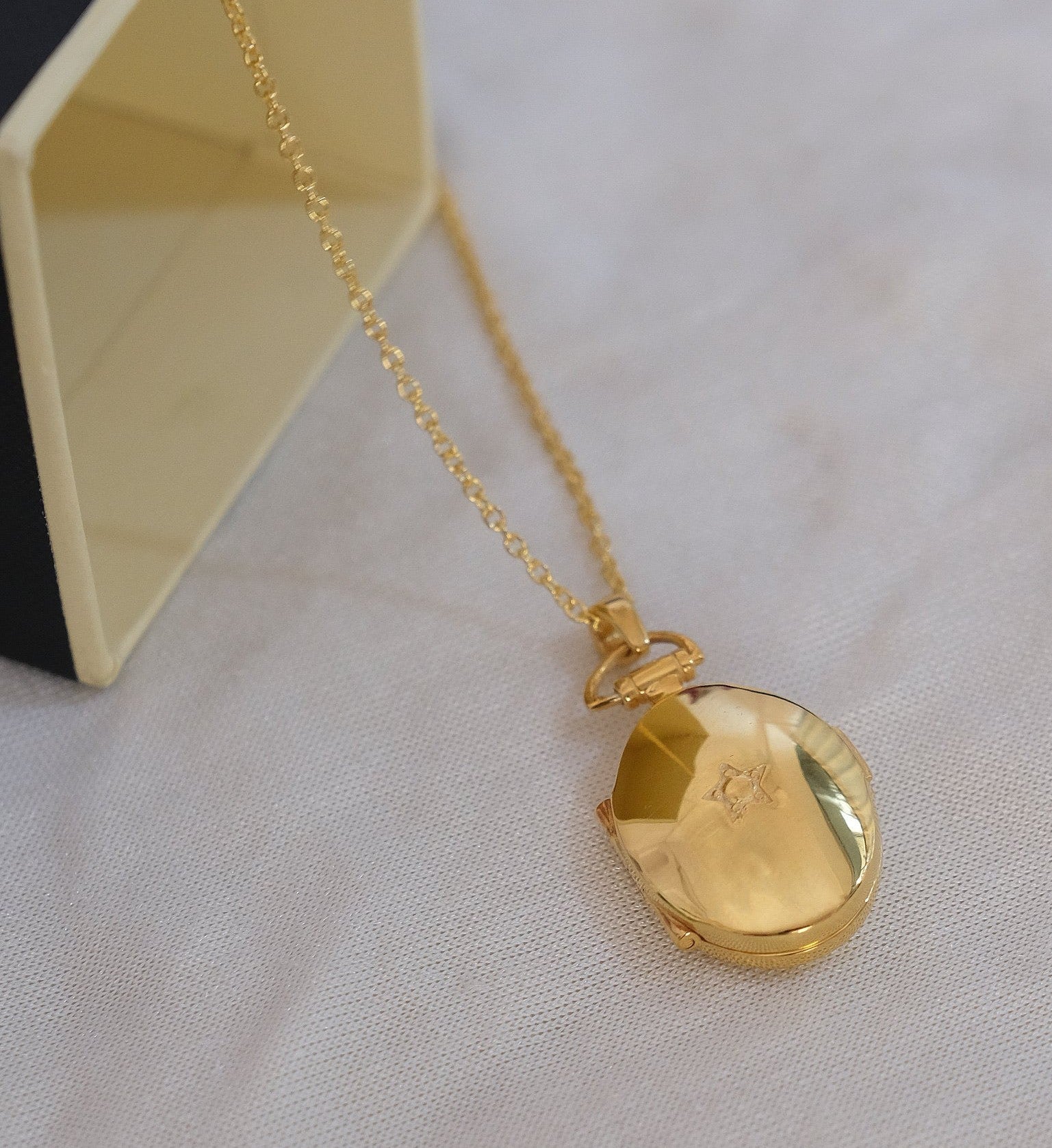 Twinkle Star Locket Necklace-Lockets-Anushka Jain Jewellery