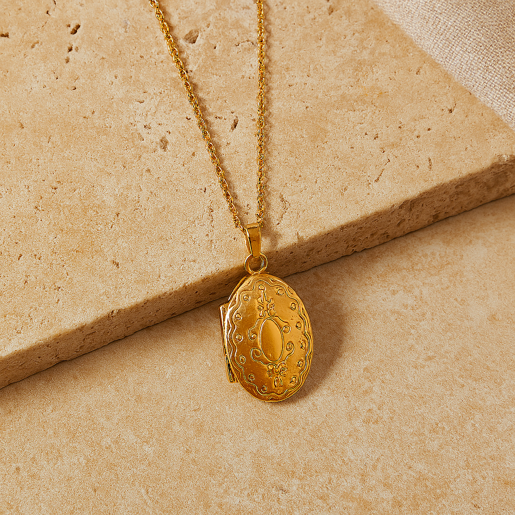 Hafisa Picture Locket Necklace
