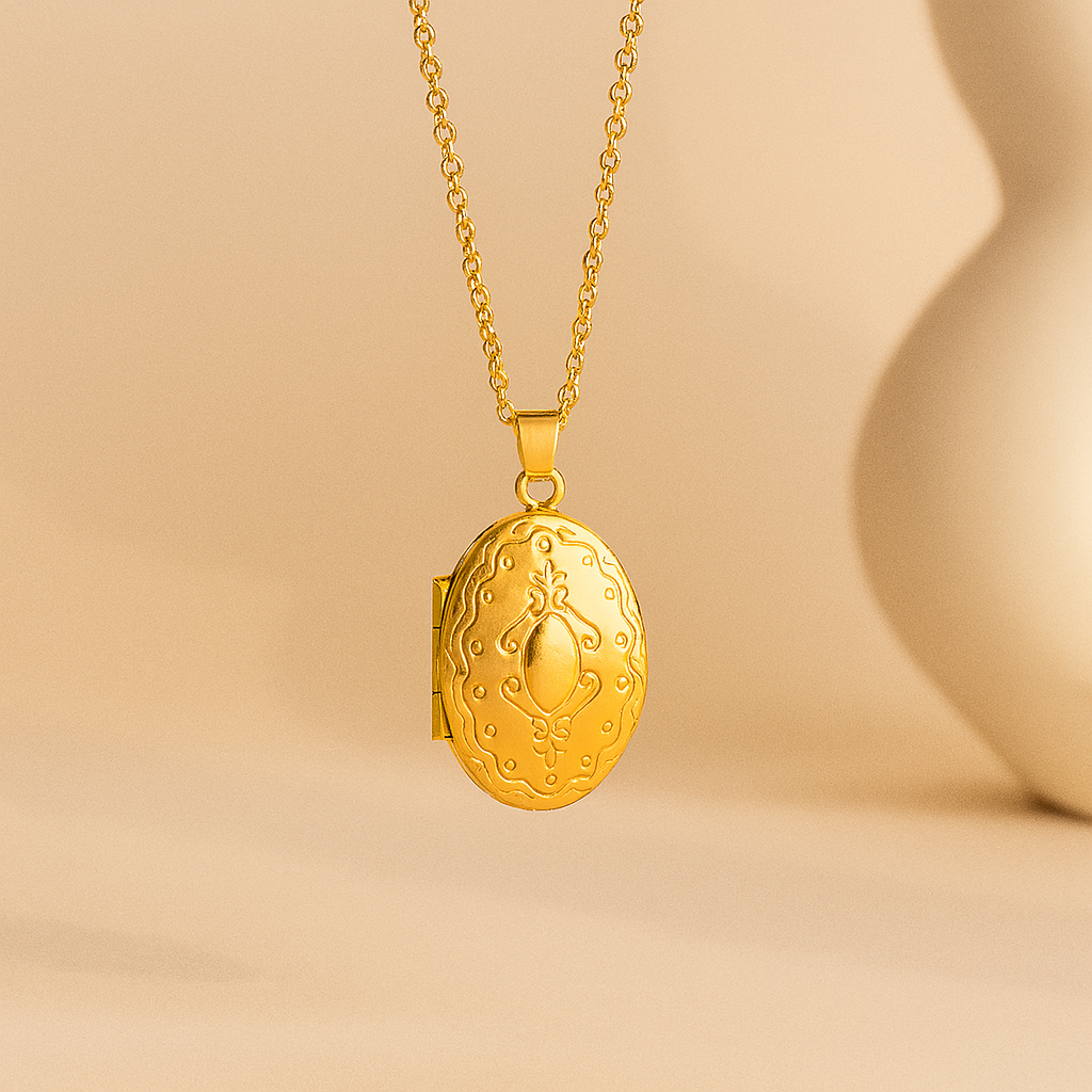 Hafisa Picture Locket Necklace