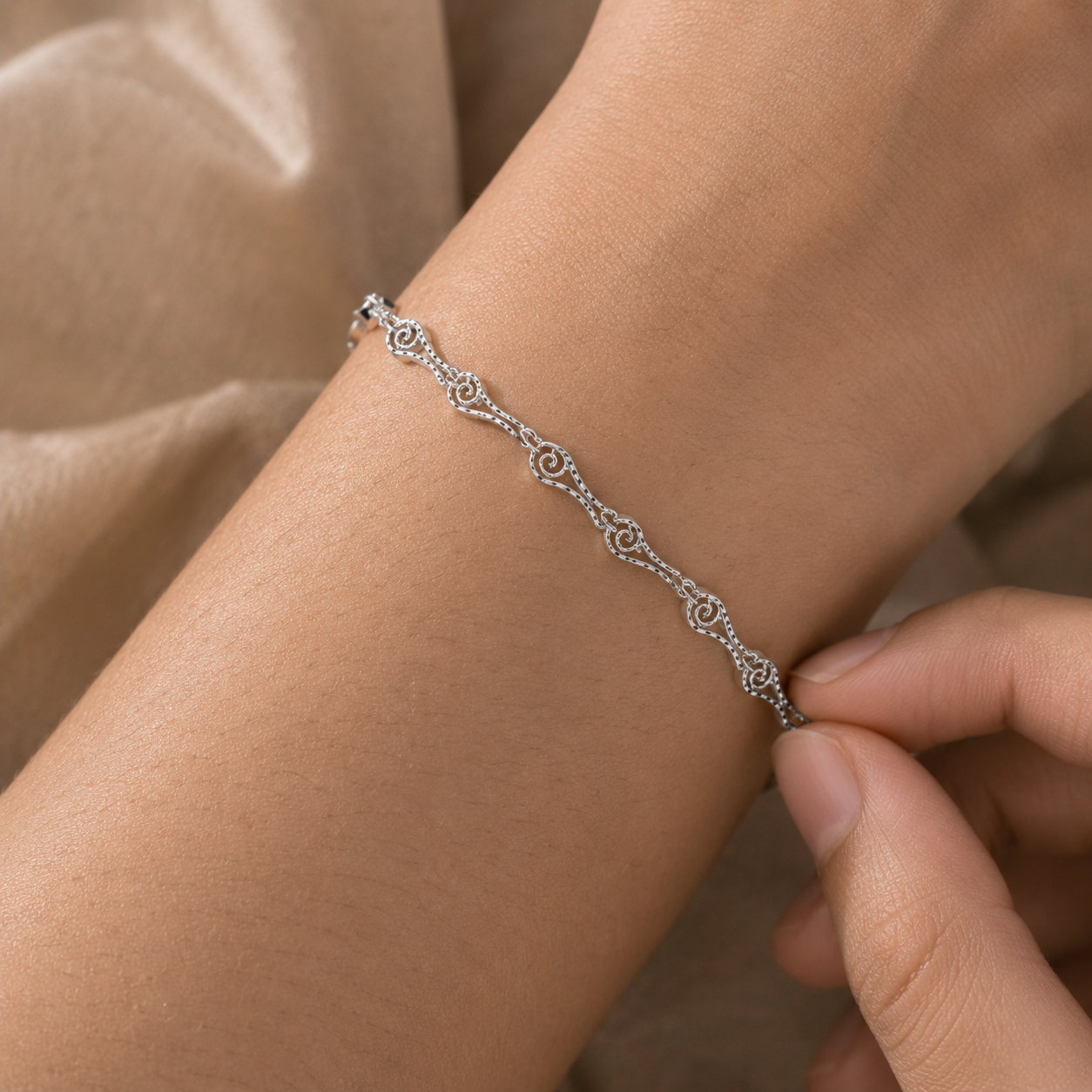 Filament Chain Bracelet