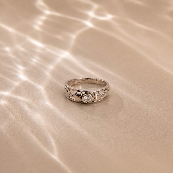 Luna Heart Band Ring