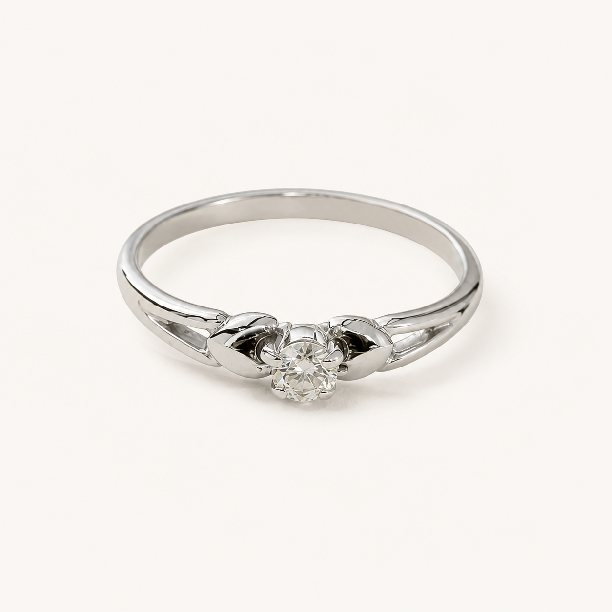 Eterna Knot Solitaire Ring
