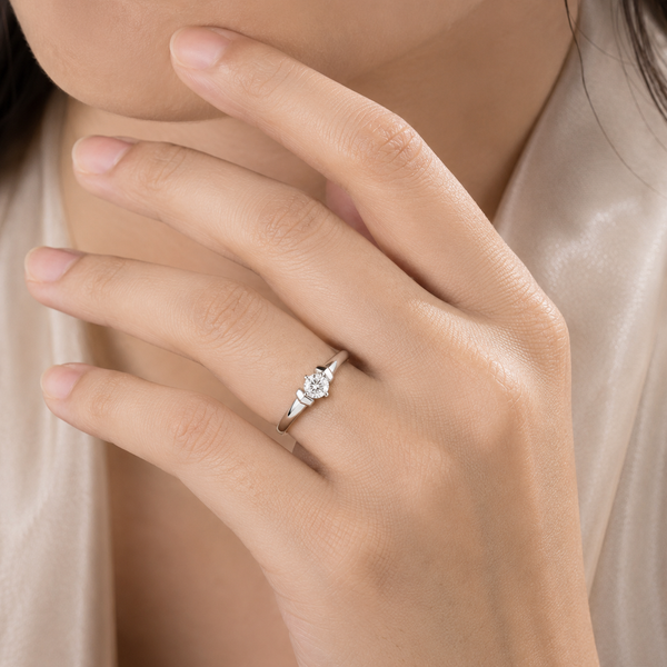 Eterna Solitaire Ring