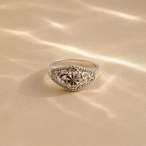 Vintage Clover Signet Ring