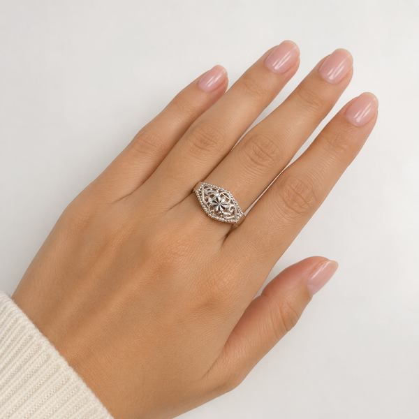 Vintage Clover Signet Ring