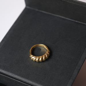 Curved Mound Ring