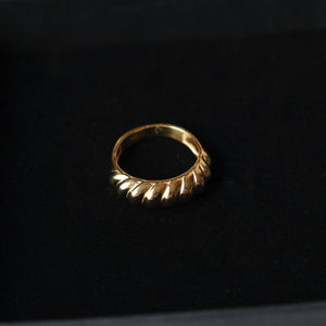 Curved Mound Ring