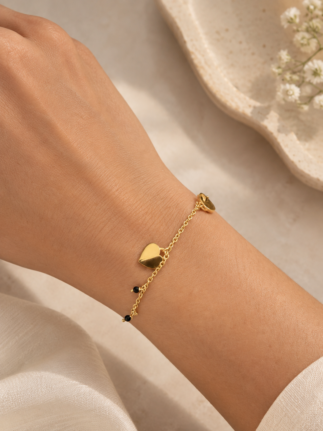 Minimal Heart Hand Mangalsutra