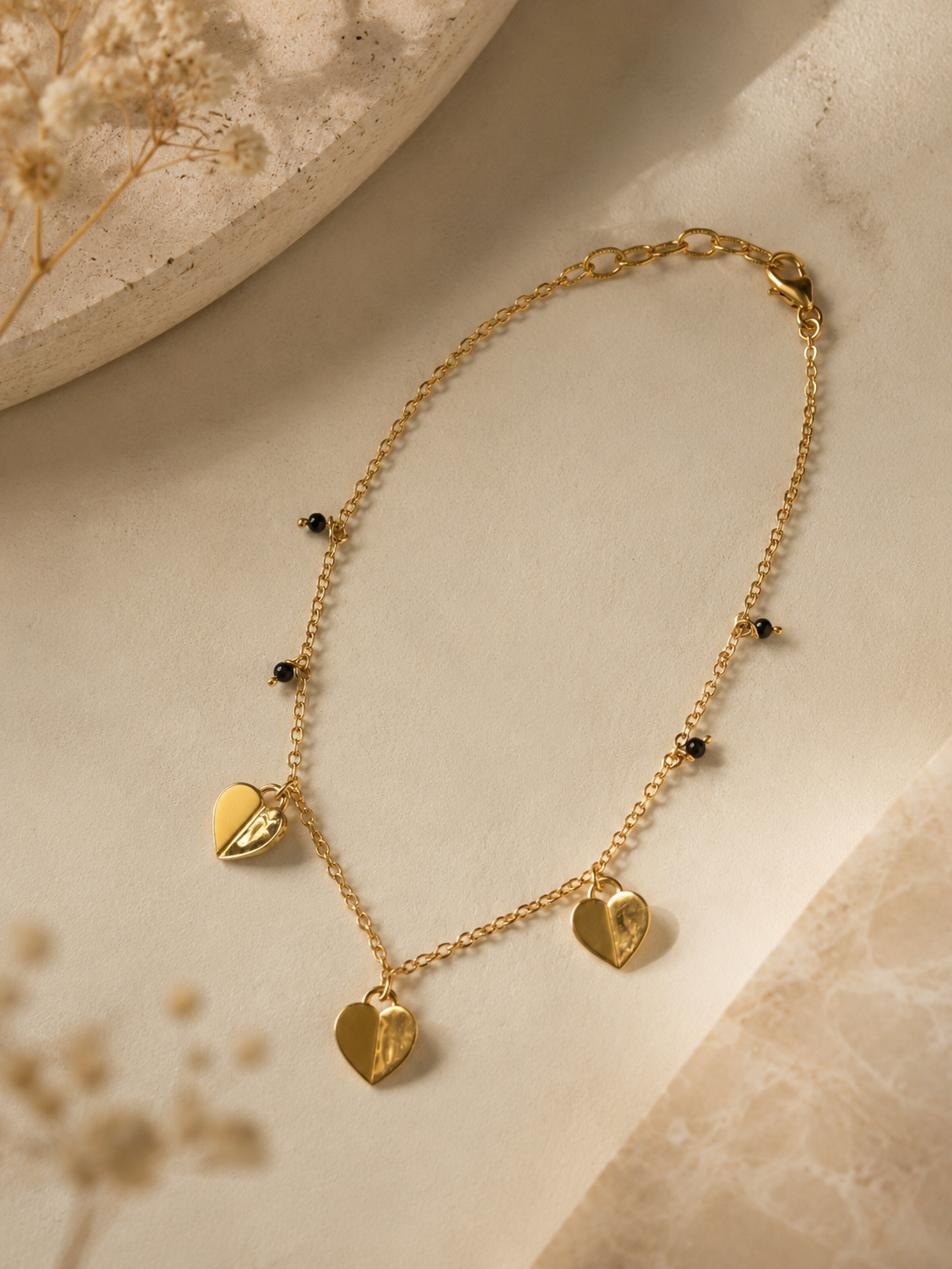 Minimal Heart Hand Mangalsutra
