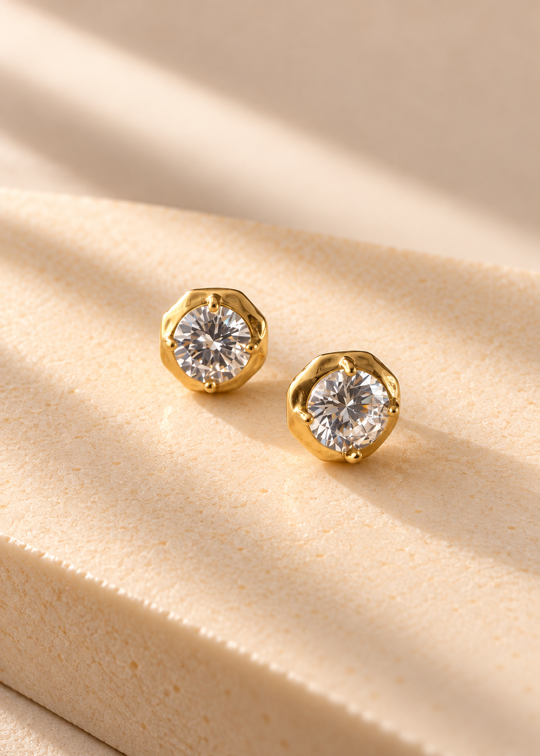 Misu Bezel Solitaire Stud