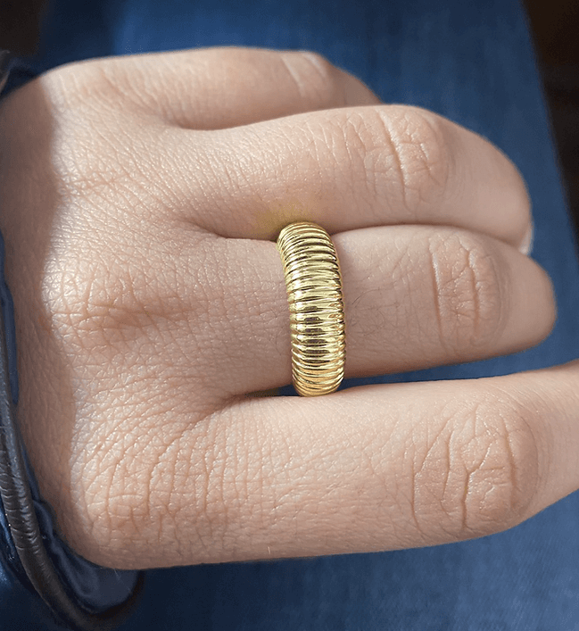 Line Mounded Ring