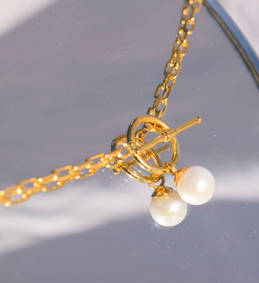 Open Lock Pearl Necklace