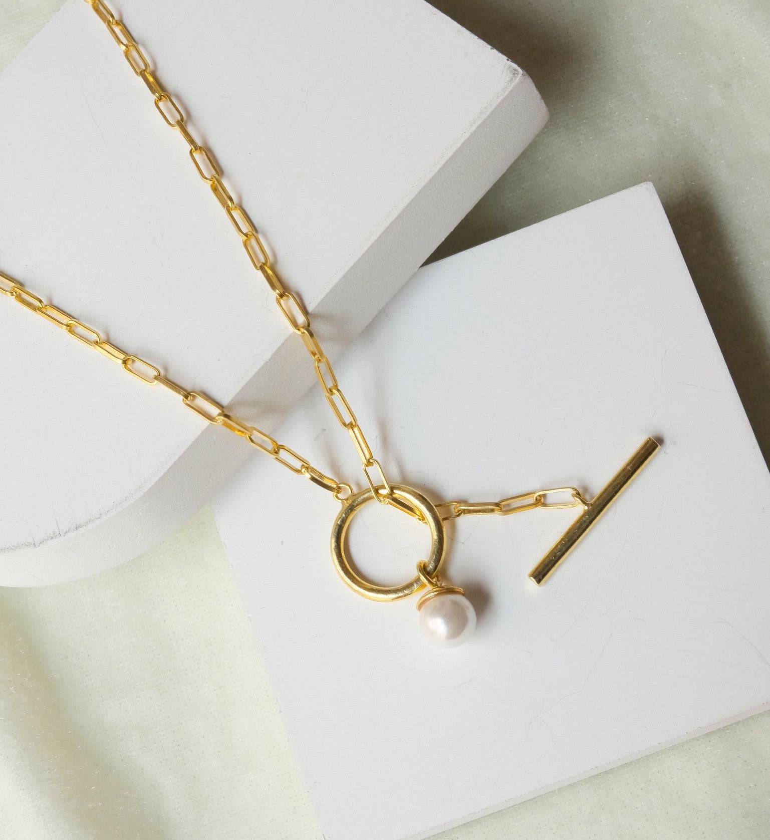 Open Lock Pearl Necklace