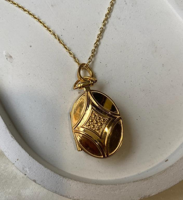 Vintage Oval Locket Necklace