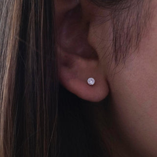 Round Diamond Studs