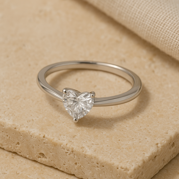 Elegant admire ring in 925 silver with modern design