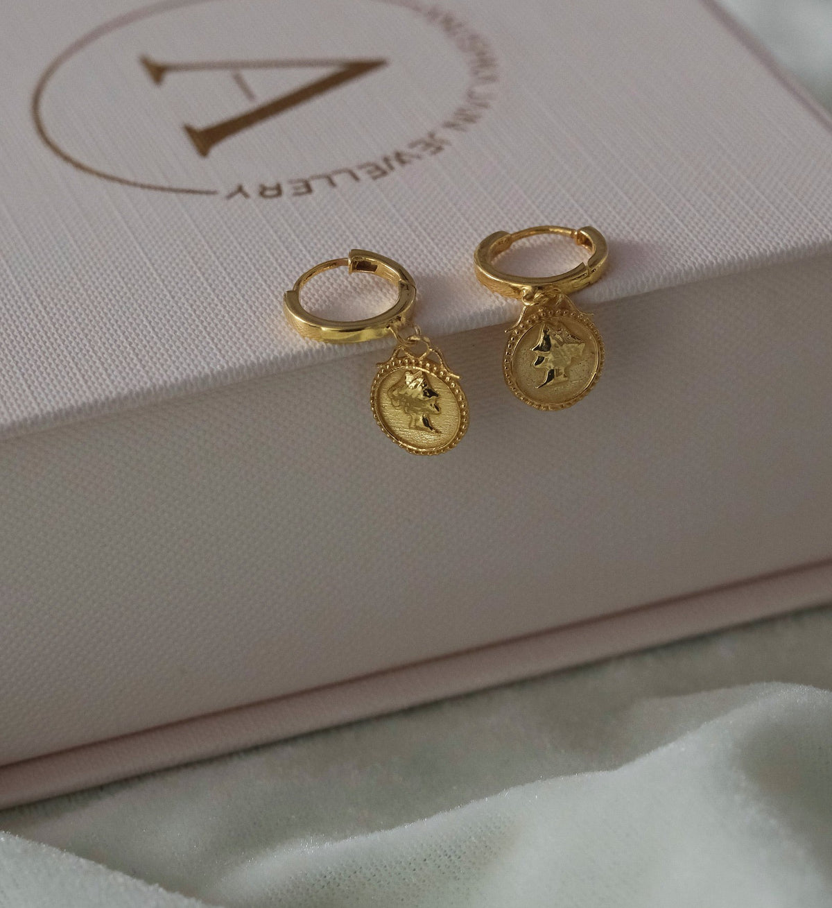Queen Huggies-Huggie-Anushka Jain Jewellery