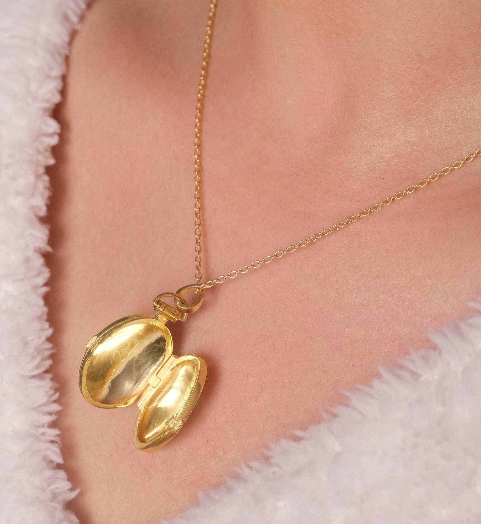 Vintage Oval Locket Necklace-Lockets-Anushka Jain Jewellery